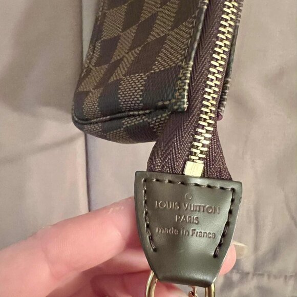 Louis Vuitton Min Pochette Damier Ebene - Picture 6 of 8